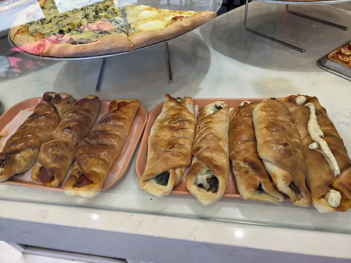 La Citta Pizzeria Picture 7