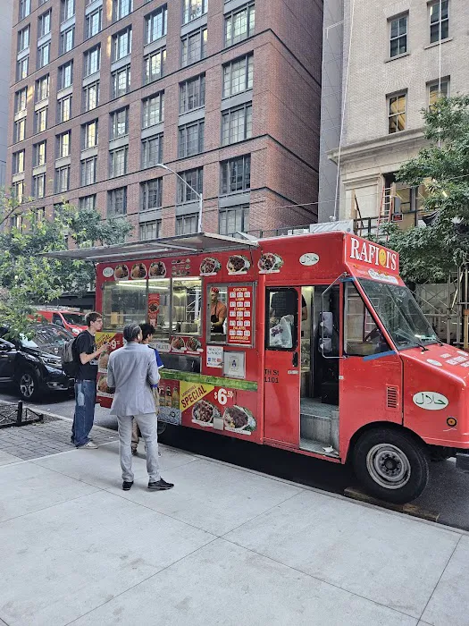 Rafiqi's food cart Picture 6