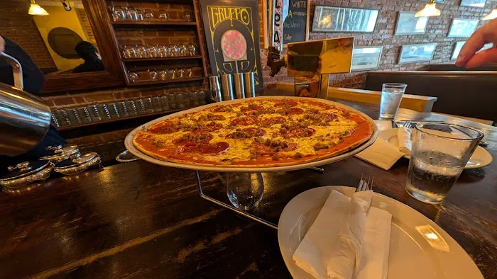 Gruppo NYC Thin Crust Pizza Picture 6