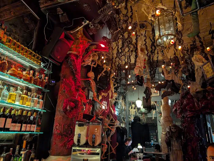 Lillie's Victorian Establishment Picture 3