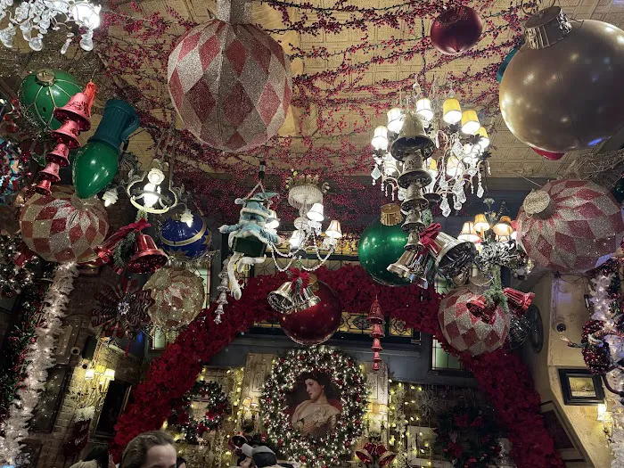 Lillie's Victorian Establishment Picture 6