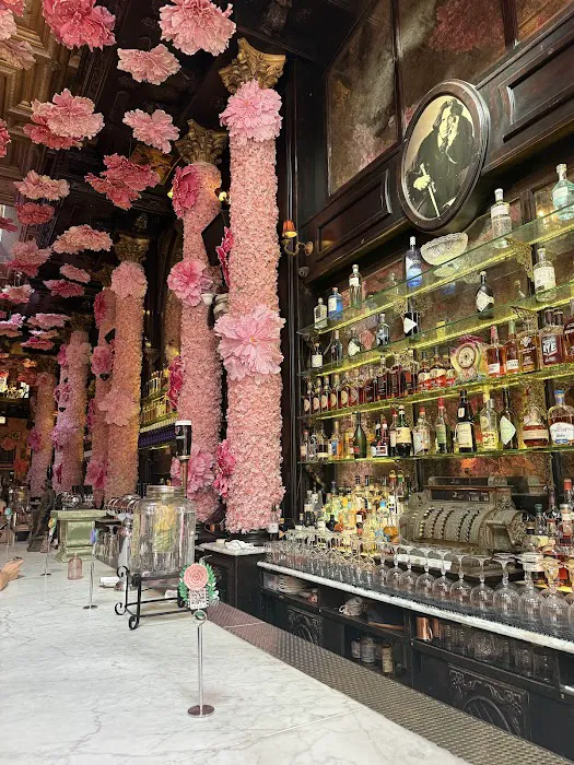 Lillie's Victorian Establishment Picture 7