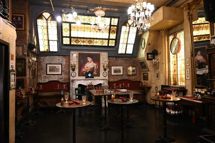 Lillie's Victorian Establishment Picture 2