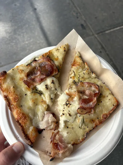 La Pizza by Tarallucci e Vino Picture 2