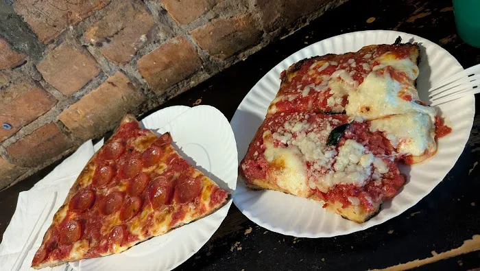 Artichoke Basille's Pizza Picture 2