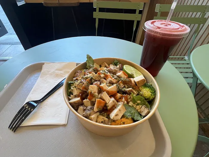 Mrs Green Salad&Juice Picture 5