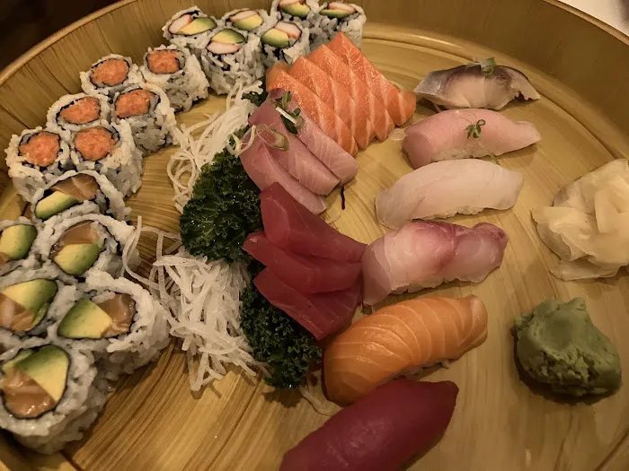 MoMo Sushi Picture 6