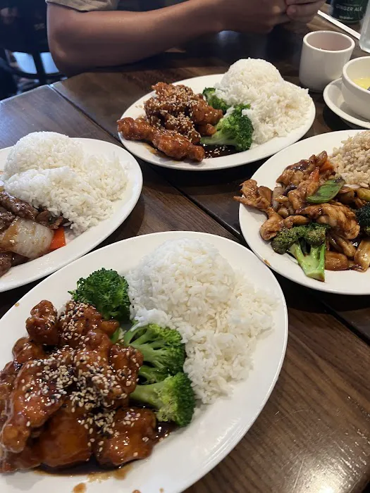 Mee Noodle Shop & Grill Picture 2