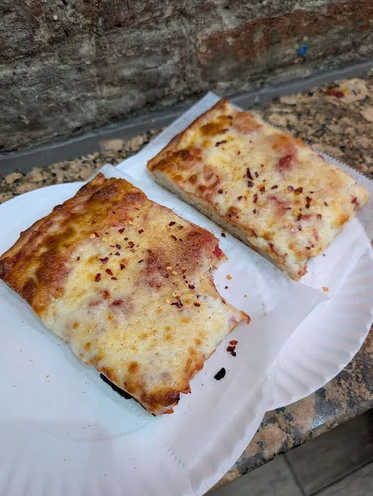Village Square Pizza Picture 4