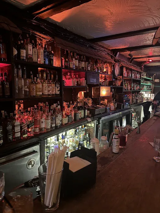 Molly's Shebeen Bar + Restaurant Picture 7