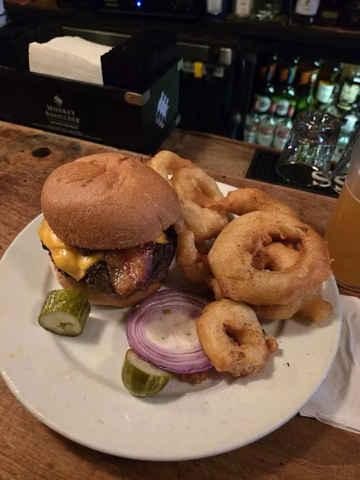 Molly's Shebeen Bar + Restaurant Picture 9