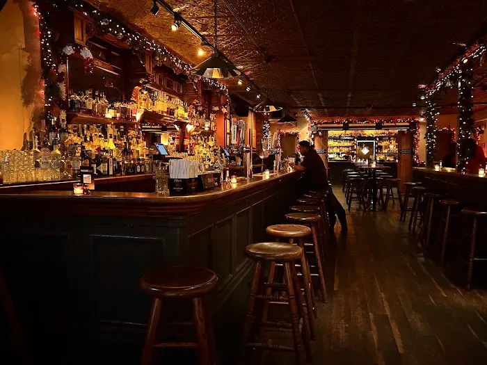 The Globe Bar Picture 3