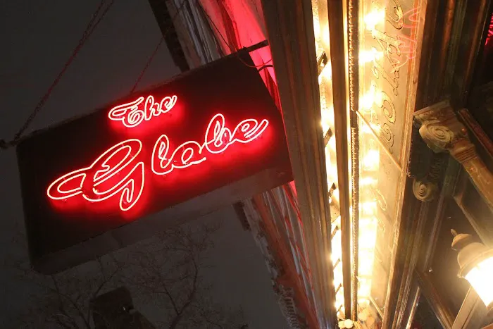 The Globe Bar Picture 6