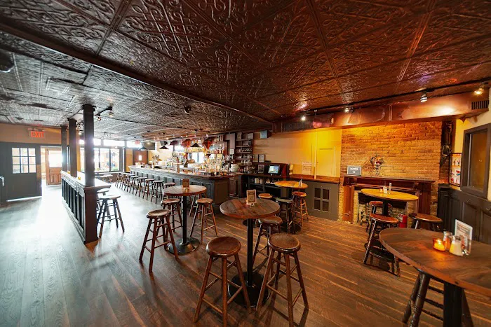 The Globe Bar Picture 10