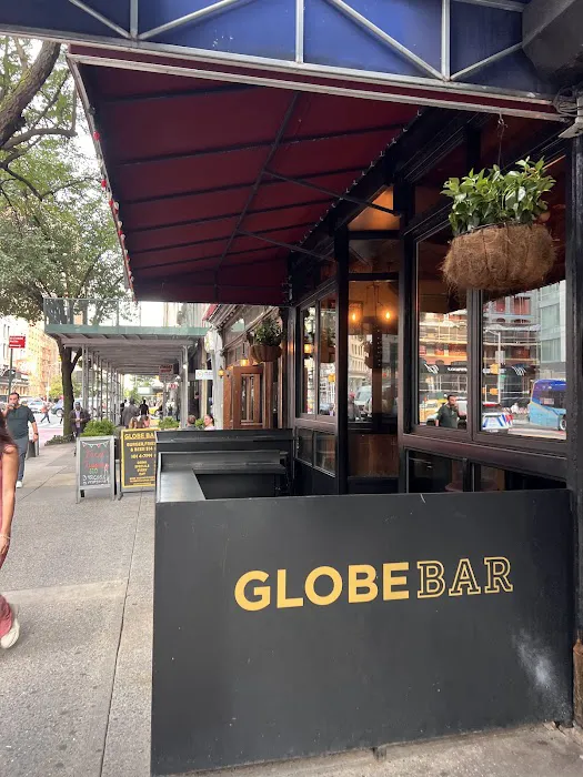 The Globe Bar Picture 9