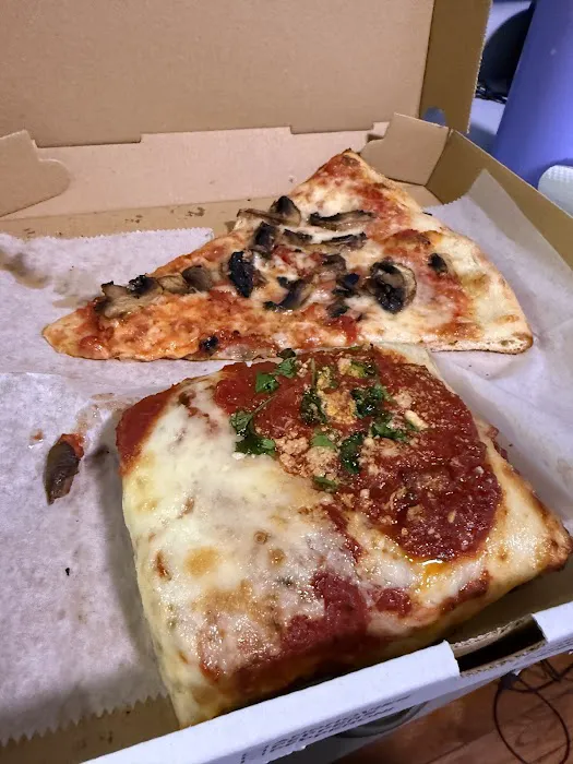 Broni & Belle's Pizzeria Picture 1