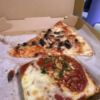 Broni & Belle's Pizzeria ico