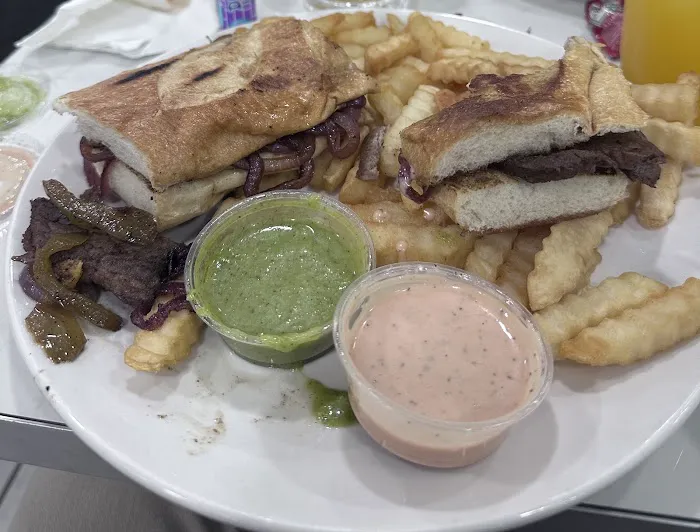 Que Rico Restaurant Picture 6
