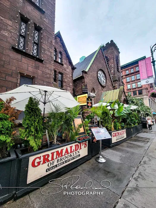 Limelight ™ Original Famous Coal Fired Brick Oven Pizzeria NYC Picture 3