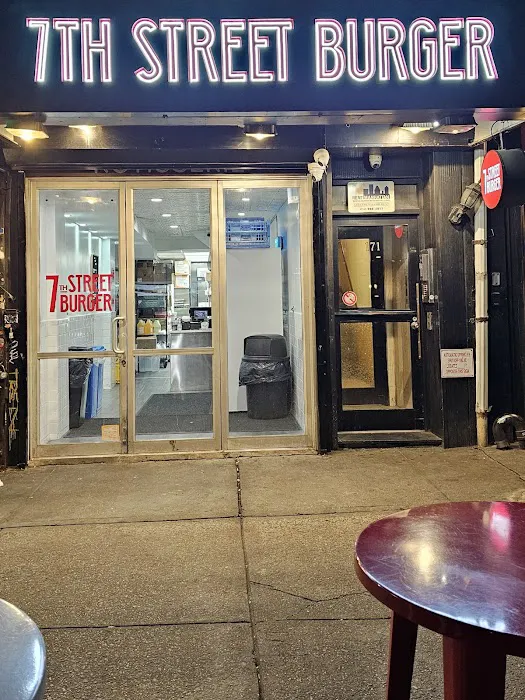 7th Street Burger Chelsea Picture 2