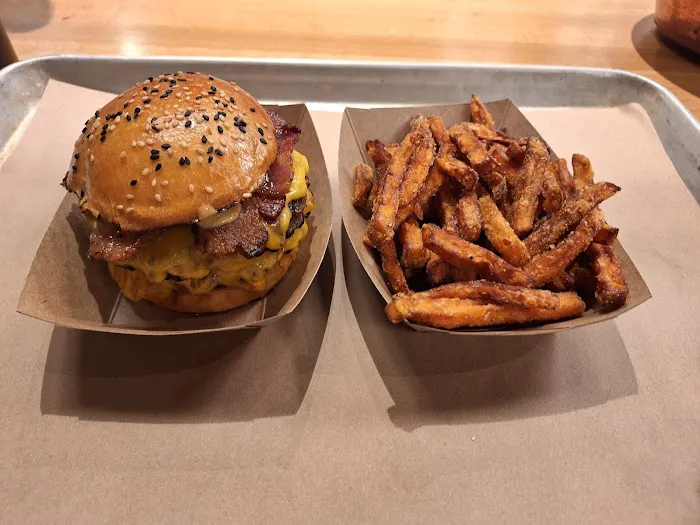 Smile Burger Picture 1
