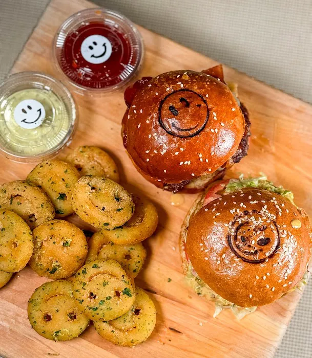 Smile Burger Picture 3