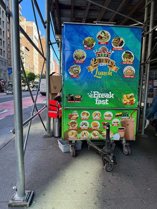 2 Reyes Food Truck Picture 2