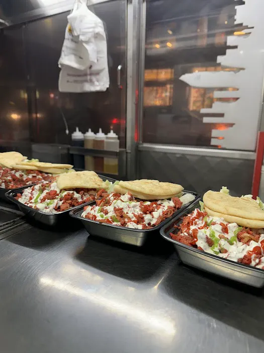 Pasha's Halal Food (cart) Picture 2