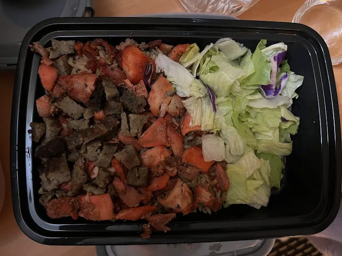 Pasha's Halal Food (cart) Picture 5