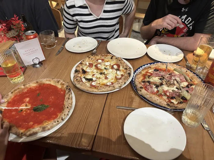La Pizza & La Pasta Picture 2