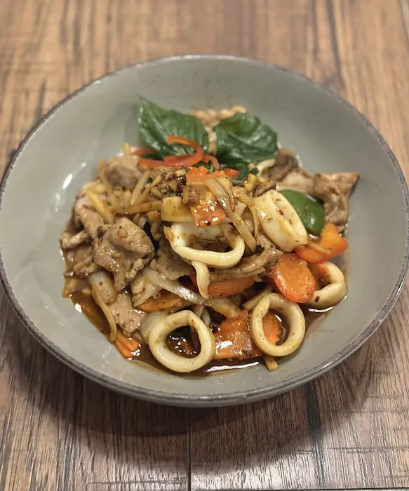 Little Basil Thai Picture 5