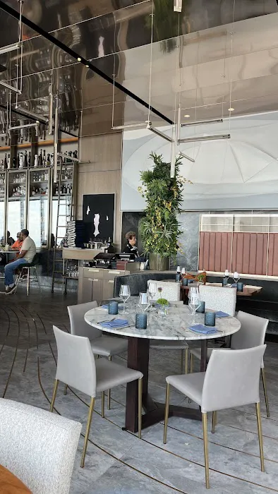 Peak with Priceless Restaurant & Bar Picture 4