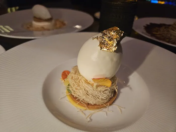 Peak with Priceless Restaurant & Bar Picture 7