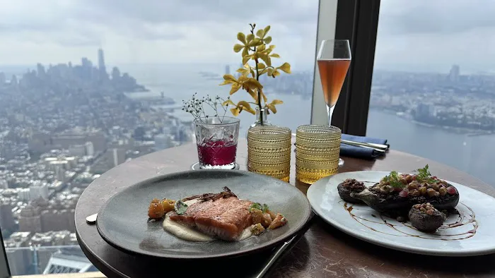 Peak with Priceless Restaurant & Bar Picture 9