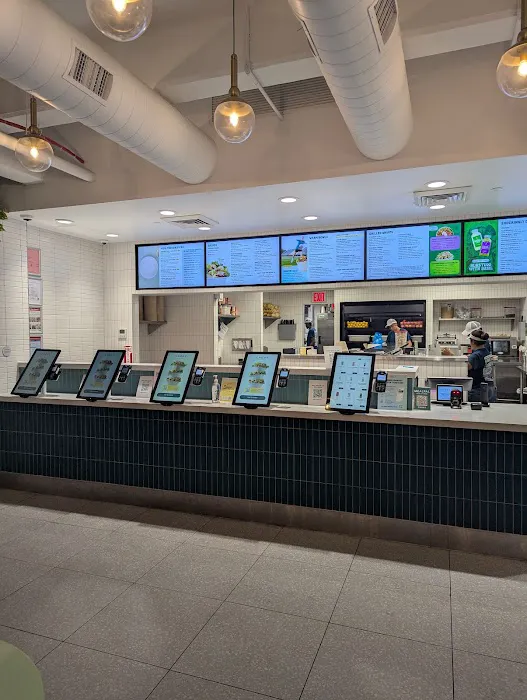 Chopt Creative Salad Co. Picture 4