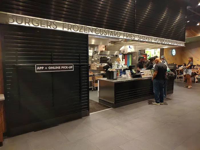 Shake Shack Hudson Yards Picture 9