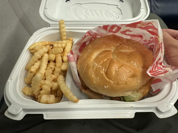 Raising Cane's Chicken Fingers Picture 3