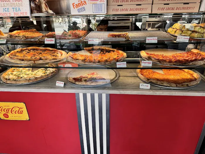 Vito's Slices and Ices Picture 4