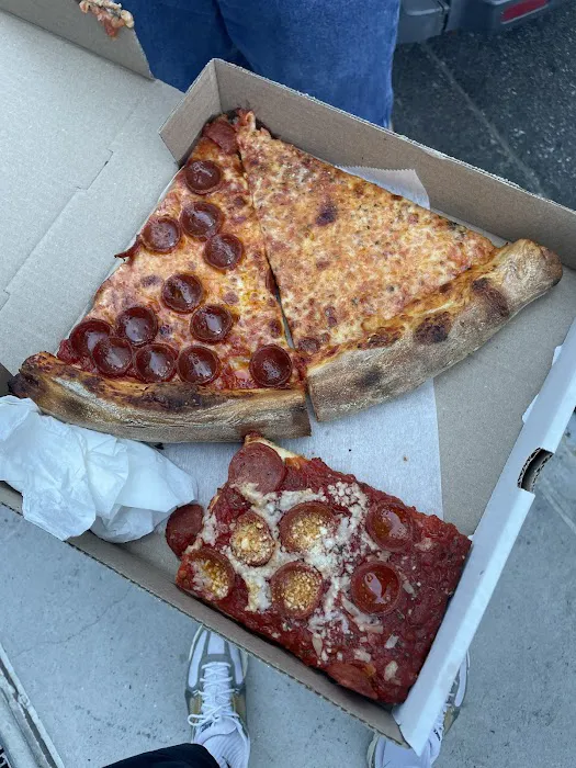 Vito's Slices and Ices Picture 7