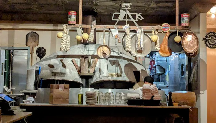 Tavola Hells Kitchen Picture 4