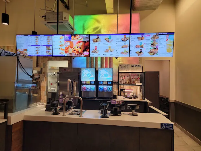 Taco Bell Cantina Picture 6