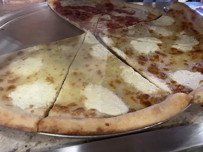 Rocky's Pizzeria Picture 4