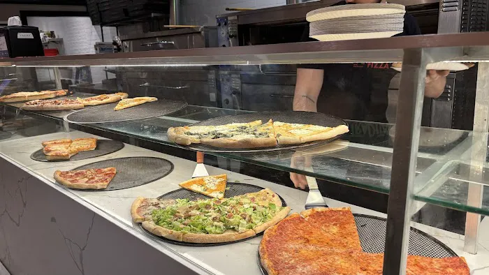 Traditas Pizza Picture 6