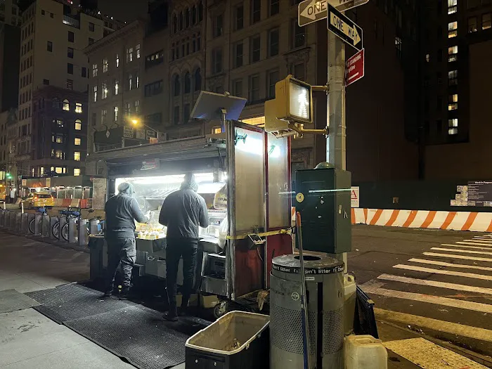 5&29 Halal Gyro Cart Picture 8