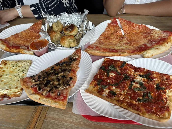 Garlic New York Pizza Bar Picture 2