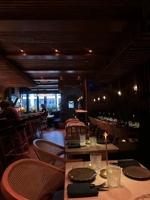 Mira Mediterranean & Hookah Lounge Picture 5