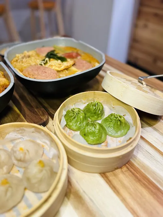 Ling Long Soup Dumplings 玲珑小笼包 Picture 5