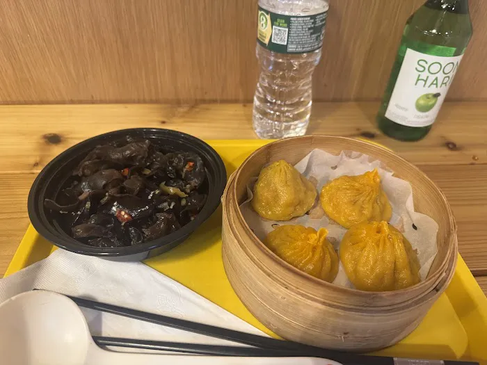 Ling Long Soup Dumplings 玲珑小笼包 Picture 8