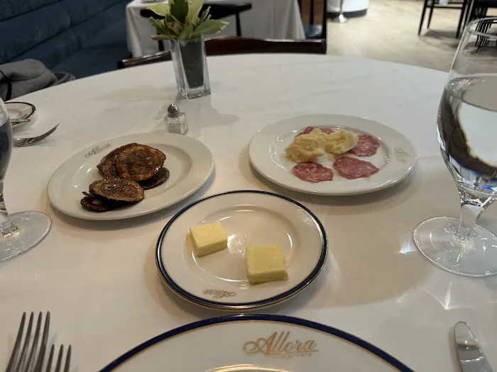 Allora Fifth Ave Picture 6