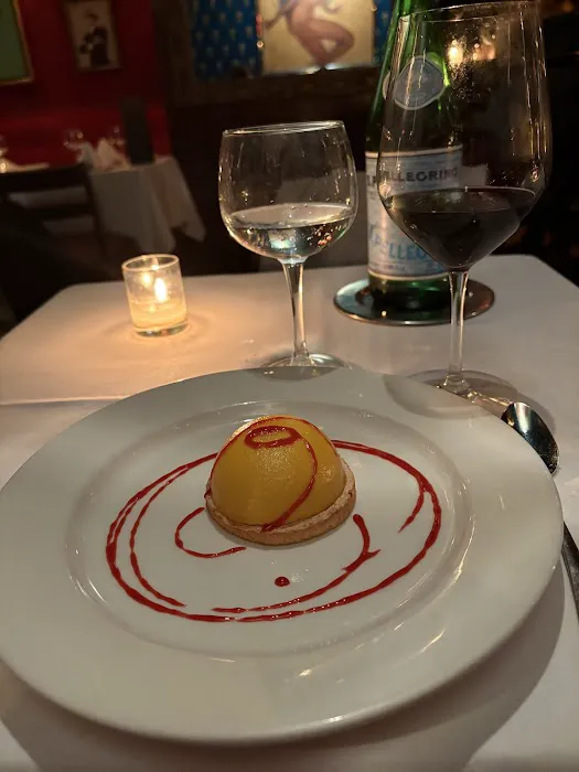 Chez Josephine Picture 9